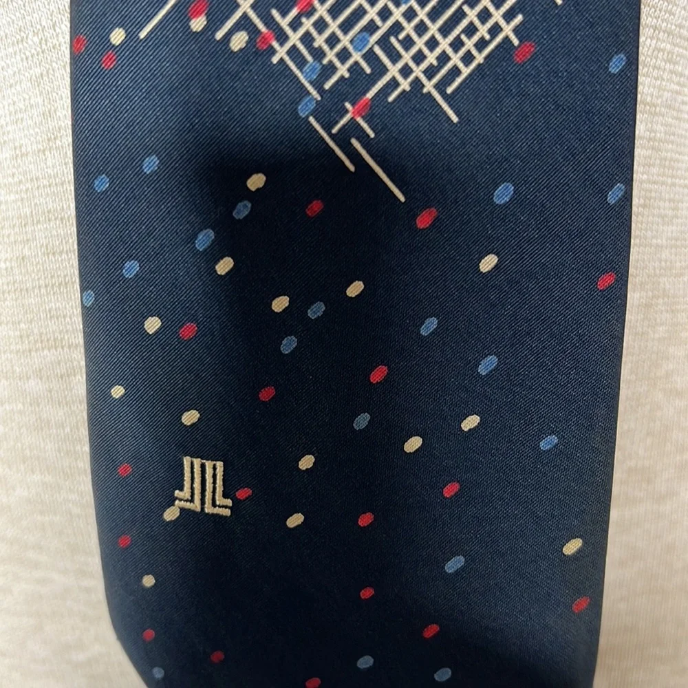 🔹 Lanvin Paris Necktie